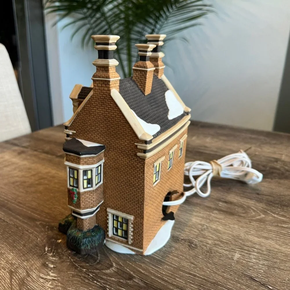Dept 56 “DURSLEY MANOR” Christmas Village Collection.